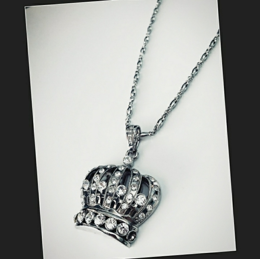👑 Stunning crown neckless 👑